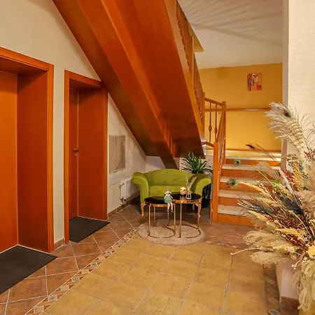 Kamelia Hotell 3*