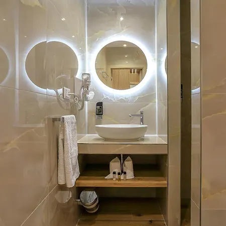Hotell Kamelia 3*