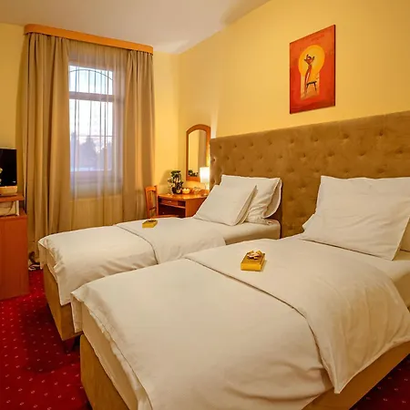 Kamelia Hotell 3*