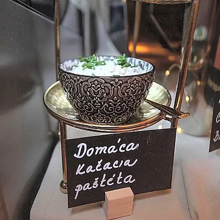 Kamelia 3*